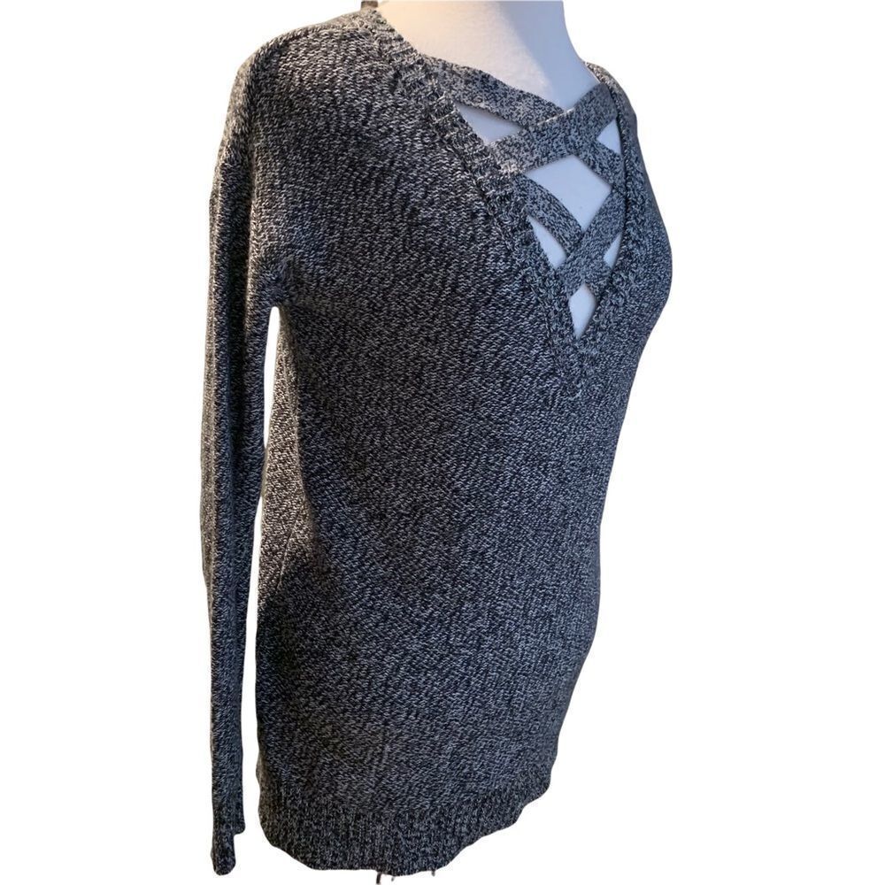 Black and white long sleeve crisscross neck Sweater Size Small